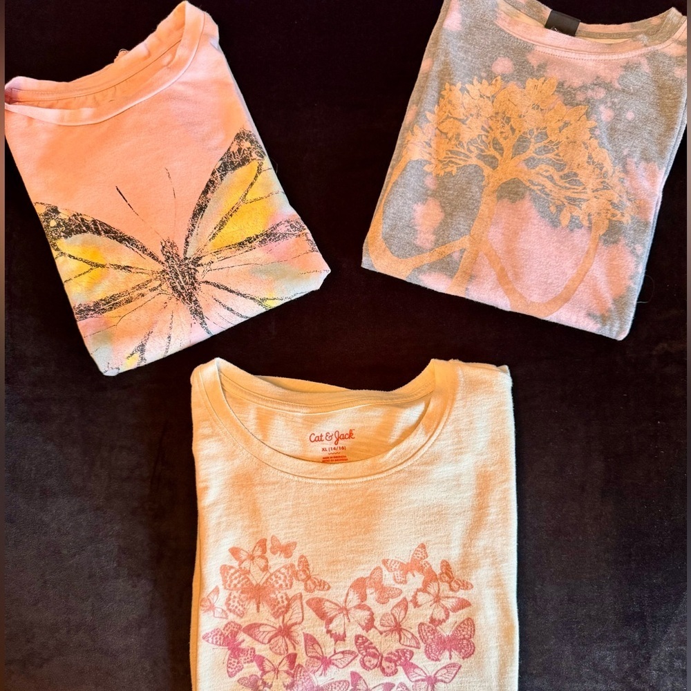 3 Graphic Tee Shirts Art of class & Cat & Jack Pink, Cream & Gray